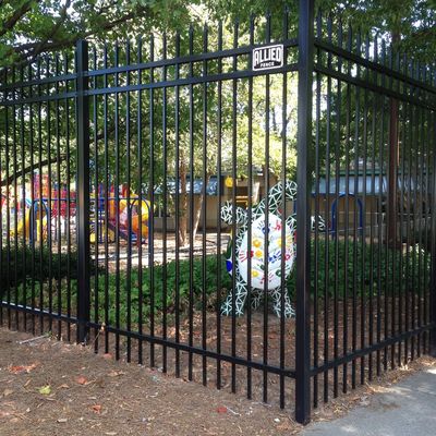 Ogrodzenie z galwanizowanego żelaza wykutego