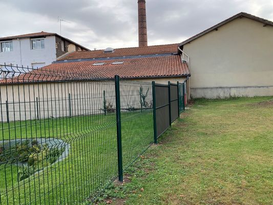 Bezpieczeństwo handlowe 3D V-formę sieci drutu ogrodzenia powłoka powłoka