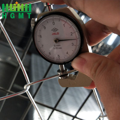 Ogród prywatność Doskonała jakość Gorąco osuszone Galwanizowane 3,0 mm Cyclone Wire Chain Link Fence Roll