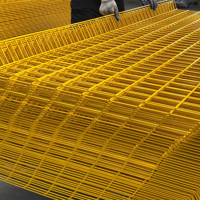 Kompaktowa bariera chroniąca krawędzie z możliwością układania w stosy, zapewniająca oszczędność miejsca podczas przechowywania