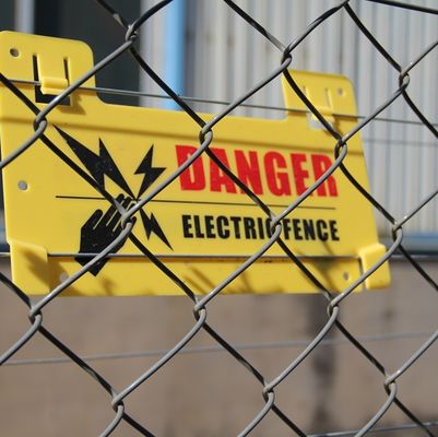 Lekkie bariery zabezpieczające krawędzie z ramą aluminiową