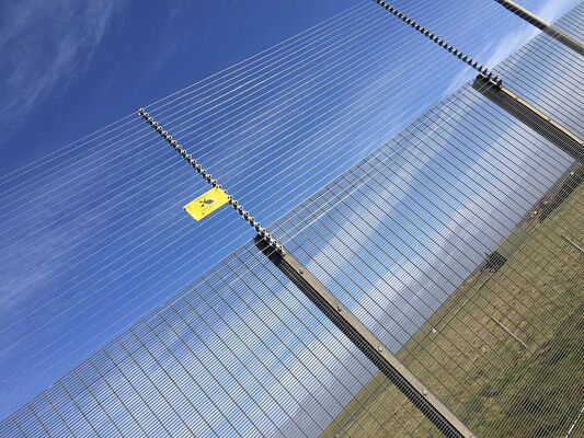 Ogrodzenie bezpieczeństwa elektrycznego w każdej porze roku