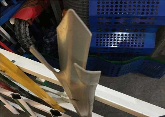 W Białe barwy powłoki powłoki 1,5 mm Ogrodzenie stalowe z typem H