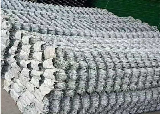1.5 Inch Wire Mesh Rolls Cyclone 8 Feet High Chain Link Fence 40 * 40mm