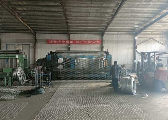 Powierzchnia gabionowa powlekana w PVC, z galwanizowanymi koszami gabionowymi