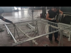 Ogrodzenie z ogniwa łańcucha jest łączone z ramą