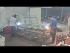 Ogrodzenie ochronne w trakcie spawania