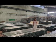 Pakowanie po ogrodzeniu zabezpieczającym przed wspinaczką