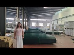 Ogrodzenie zabezpieczające przed wspinaniem się, malowane proszkowo w kolorze zielonym