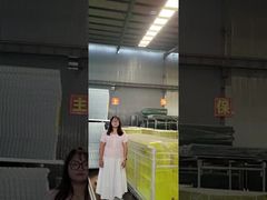 Bariera zabezpieczająca krawędzie z podstawą samonośną